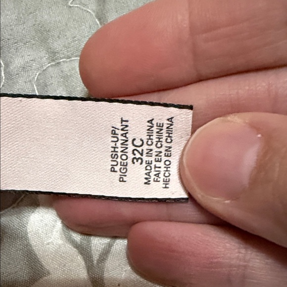 Victoria's Secret Strappy Pink Bra - Picture 4 of 4